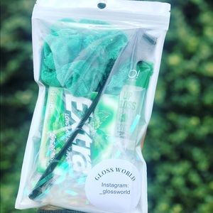 Evergreen lip gloss bundle
